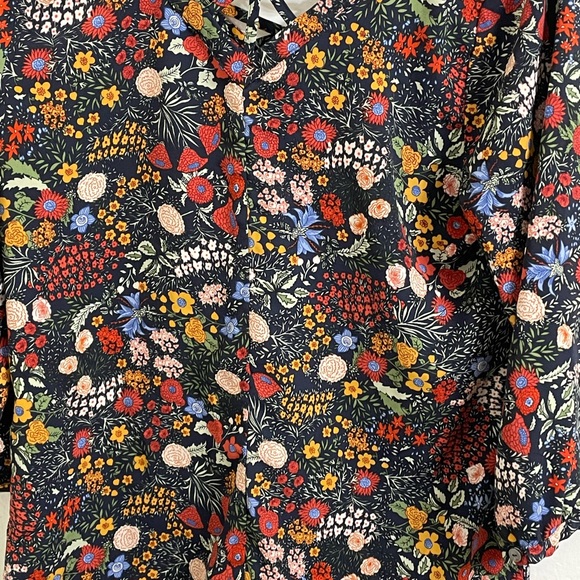 Skies Are Blue Floral Blouse - Picture 5 of 10